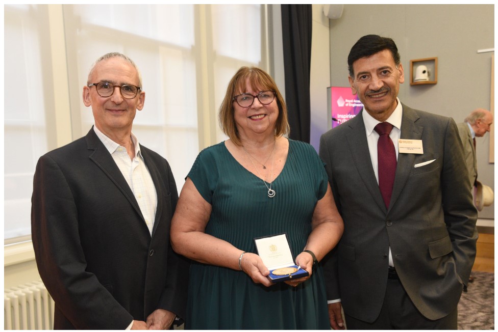 Dame Wendy Hall presented with Sir Frank Whittle Medal (photo from Southampton.ac.uk)